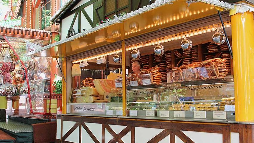 Seit über 30 Jahren verkauft Norbert Reitmayer (61) seinen Allgäuer Käse: "Das passt besonders gut zur Bergkirchweih nach Erlangen."