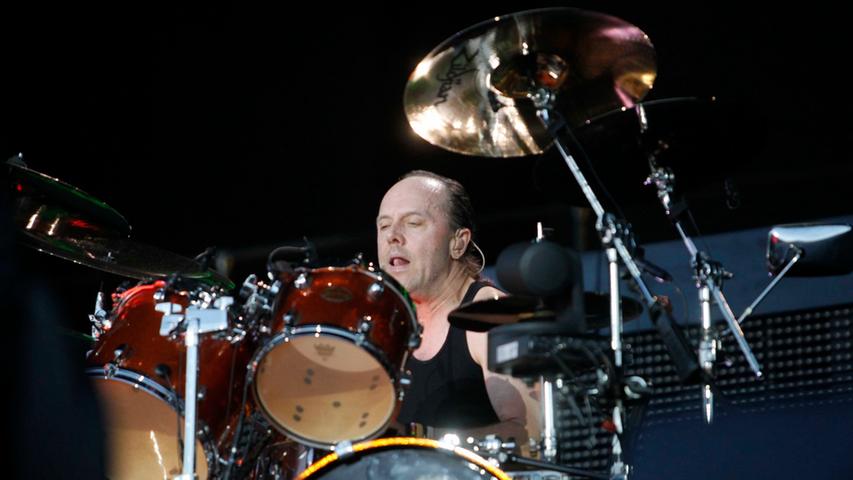 Stoischer Rhythmus passend zum Sound der Band: Lars Ulrich am Schlagzeug.