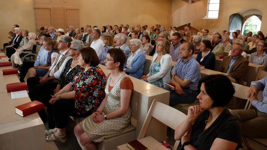 Nach Kirchenbrand: Marthagemeinde betet in St. Klara