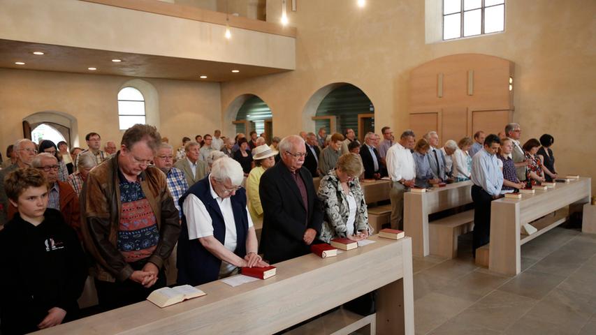 Nach Kirchenbrand: Marthagemeinde betet in St. Klara