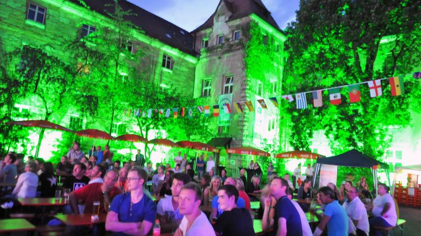 Samba auf der Bierbank: WM-Feierlaune im Schwabacher Fandorf