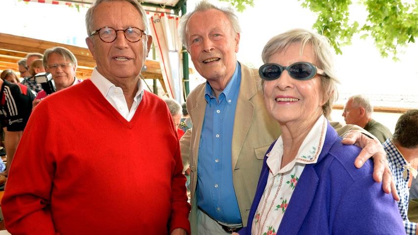 Am Samstag trafen sich auch Seniorchef Dieter Gewalt mit Ex-Oberbürgermeister Dietmar Hahlweg und dessen Frau Heidi auf dem Berg.