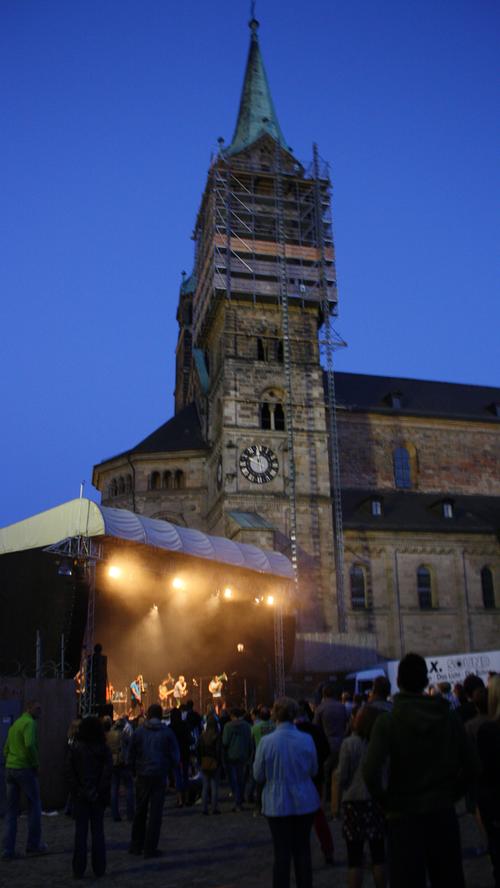 LaBrassBanda bringt den Bamberger Domplatz zum Beben