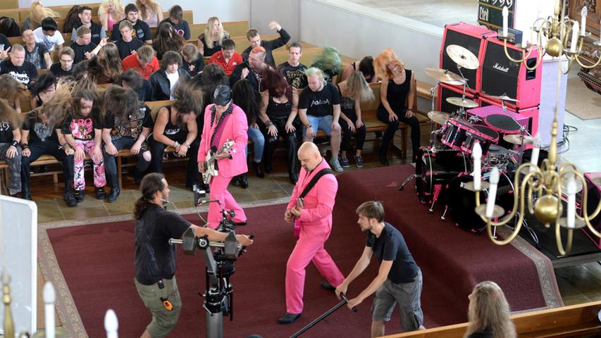 Pink ist Trumpf: JBO beim Videodreh in der Hugenottenkirche