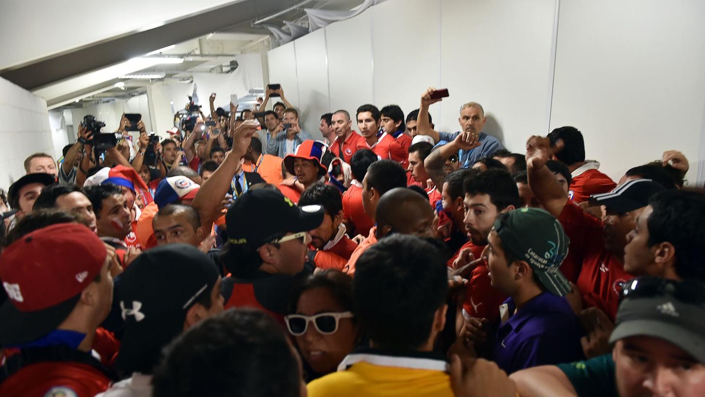 Chile-Fans stürmen Maracanã-Stadion in Rio