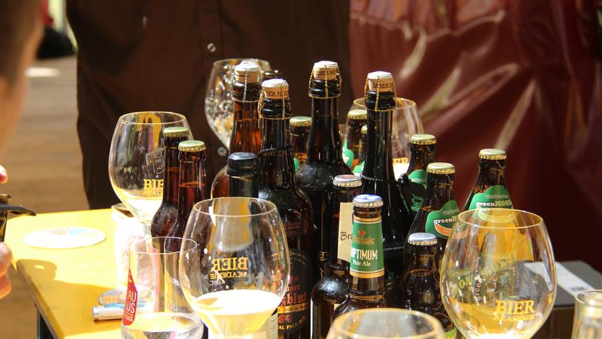 Doch auch am Stand von Raupachs Bierakademie durfte kräftig gekostet werden. "Alter!", sagte ein Besucher im Vorbeigehen erstaunt, als er die Flaschen auf dem Tisch stehen sah.