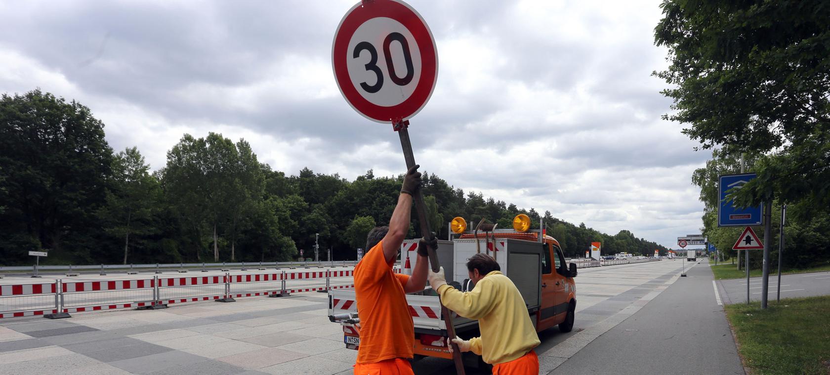Nachdem am 11. Juni eine Skaterin auf der Großen Straße totgefahren wurde, hat die Stadt Nürnberg dort eine Tempo-30-Zone eignerichtet.