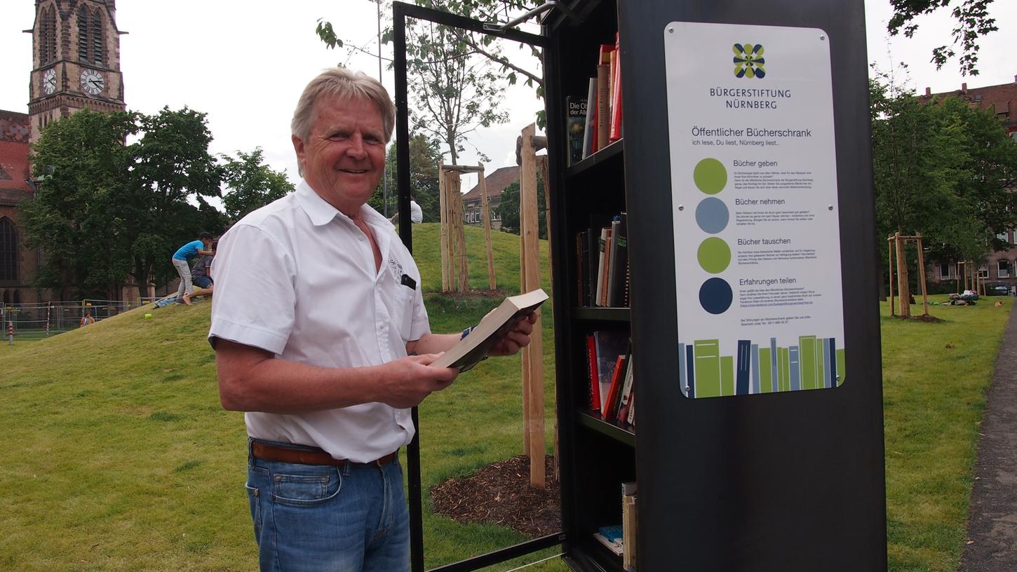 Beliebter Freiluft-Bücherschrank in der Veit-Stoß-Anlage