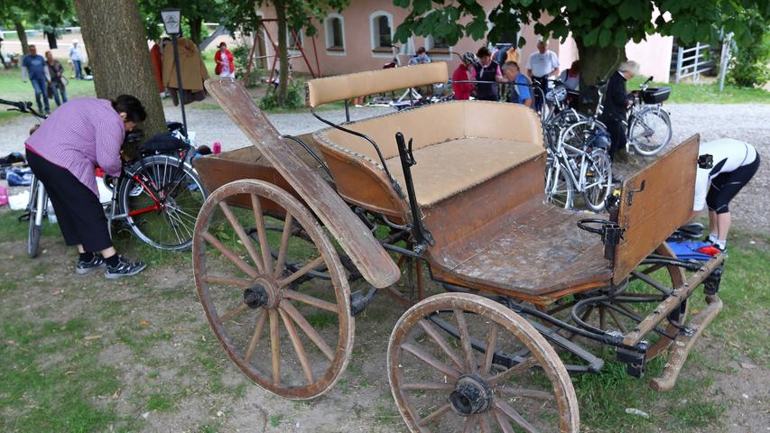 Klosterfest in Seligenporten: Pferde-Kutschen-Trödelmarkt