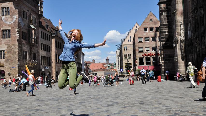 Was magst Du an Deiner Heimatstadt Nürnberg am meisten?
 Ich bin in Nürnberg geboren und aufgewachsen. Ich mag alles hier. Besonders liebe ich die Altstadt aber auch die Innenstadt mit ihren zahlreichen Shopping-Möglichkeiten.