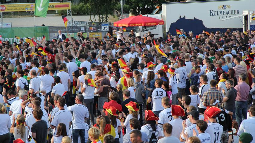 Public Viewing in Nürnberg: DFB-Fans kamen trotz Streik