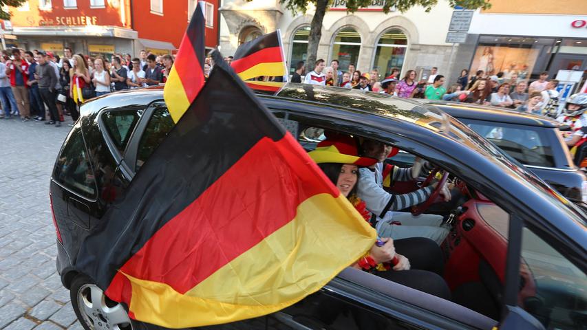 Hupen für Deutschland: Autokorso zog durch Neumarkt