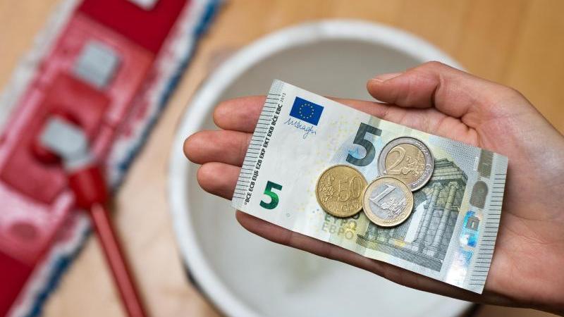Der Vorstoß der CSU-Fraktion zum Bürokratieabbau in Sachen Mindestlohn wurde vom Nürnberger Stadtrat abgelehnt. Der Vorstoß der CSU-Fraktion zum Bürokratieabbau in Sachen Mindestlohn wurde vom Nürnberger Stadtrat abgelehnt.