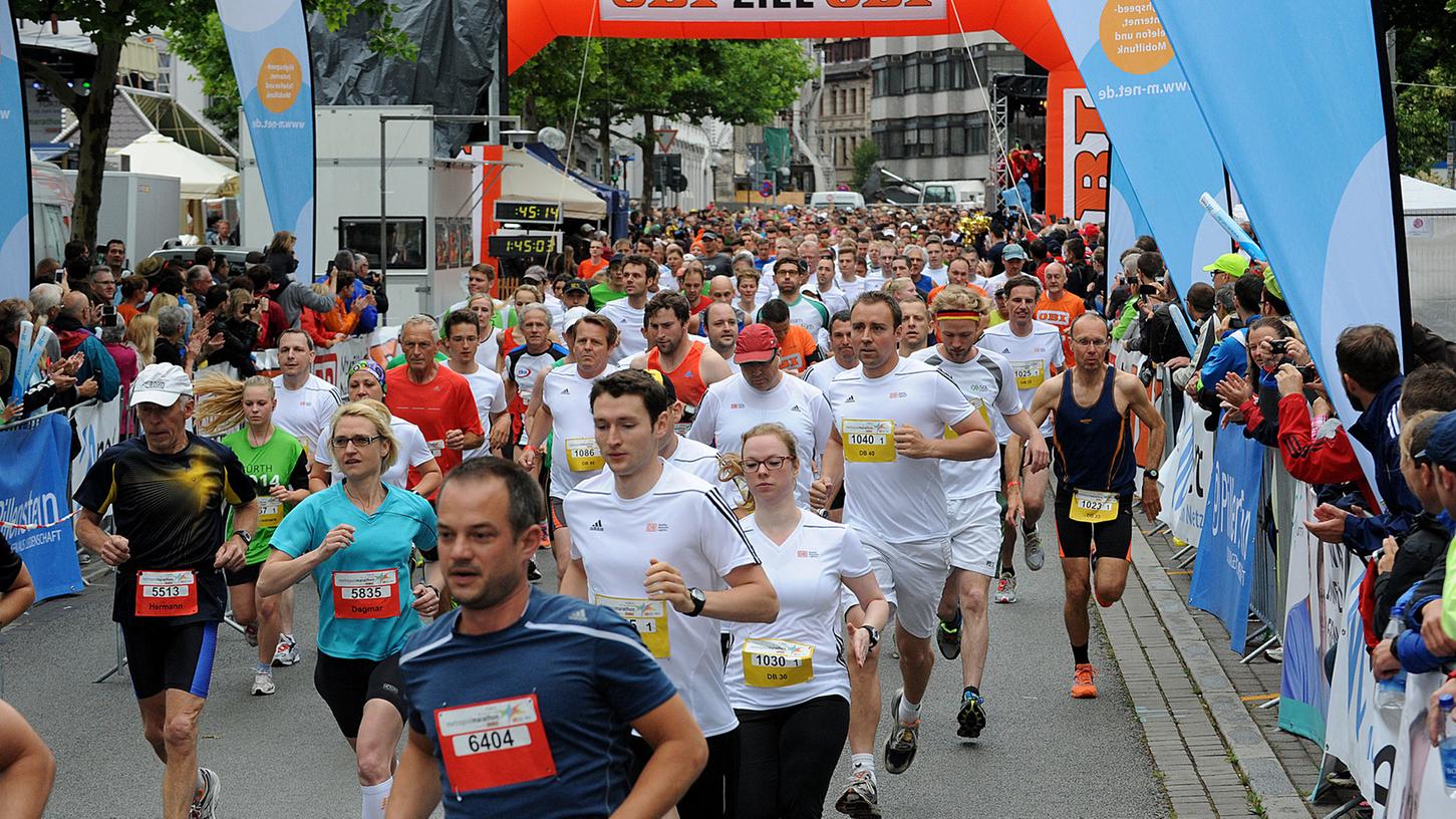 Mächtig was los: Beim Metropolmarathon unterstützten tausende Zuschauer tausende Sportler.