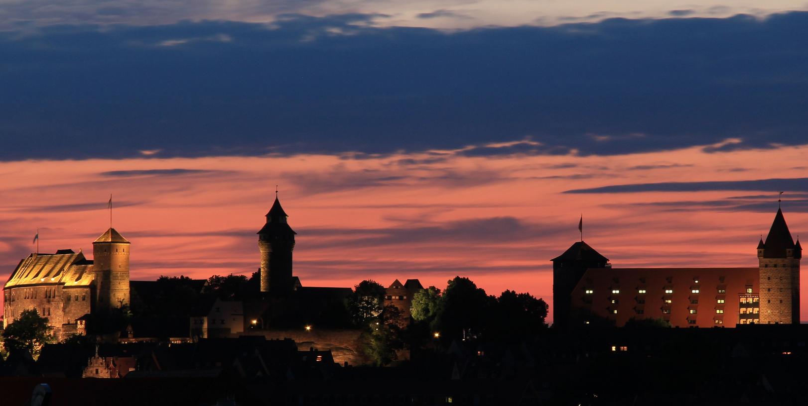 Angesichts der schwierigen Etatlage bei der Stadt Nürnberg bringt der Kämmerer eine mögliche Haushaltssperre ins Gespräch.