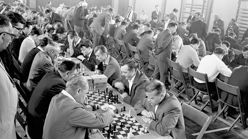 Mancher Zug kostet schon Kopfzerbrechen, damit es nicht plötzlich "Schachmatt" heißt. Hier geht es zum Artikel: 13. Juli 1964: Spaß bei den Sportwochen .