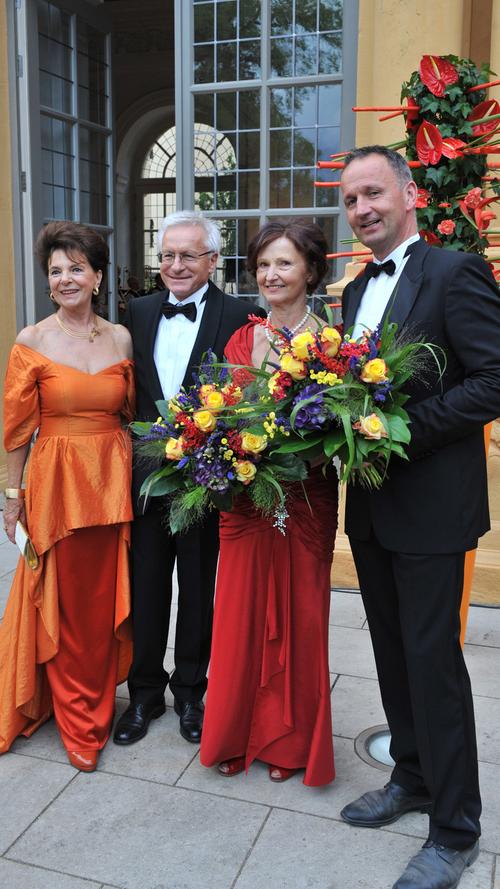 Gastgeber Uni-Präsident Prof. Karl-Dieter Grüske (2. v. l.) mit Gattin Ingrid, Organisatorin Ursula Ertl und  Gastro-Chef Norbert Nägel.
