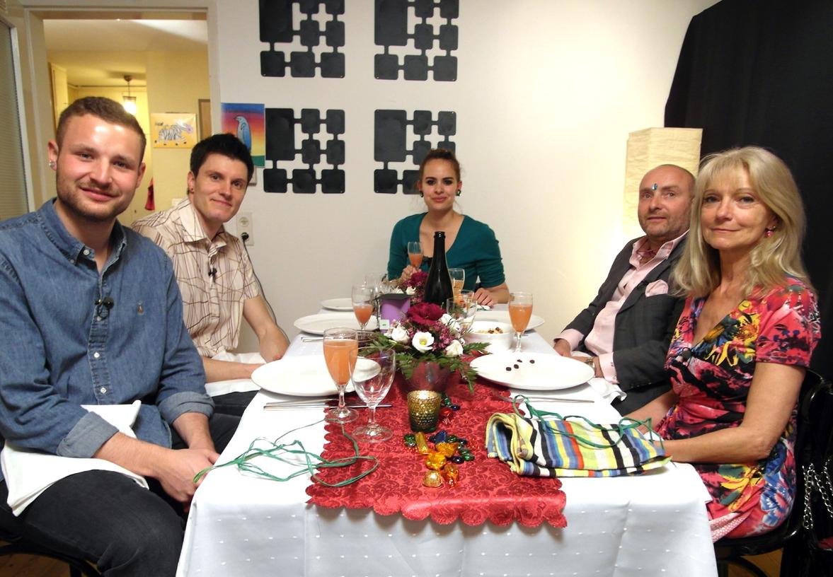 Carsten, Niklas, Alexander, Catalina, Ronald und Vera (von links nach rechts) kämpfen ab Montag um den Titel "Das perfekte Dinner".