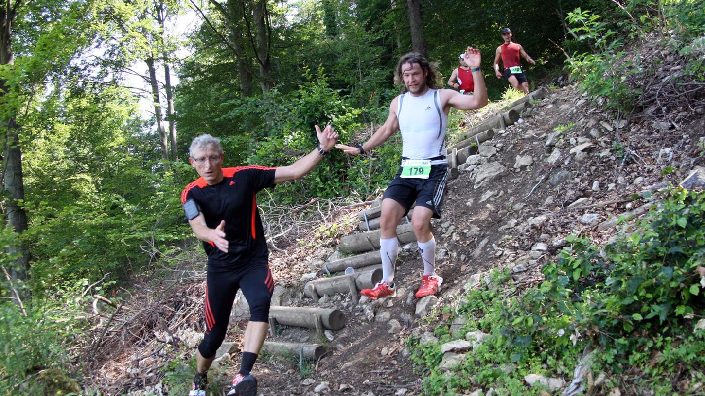 Über Stock und Stein: 300 Teilnehmer liefen bei der Altmühltrail in Treuchtlingen und Weißenburg mit.