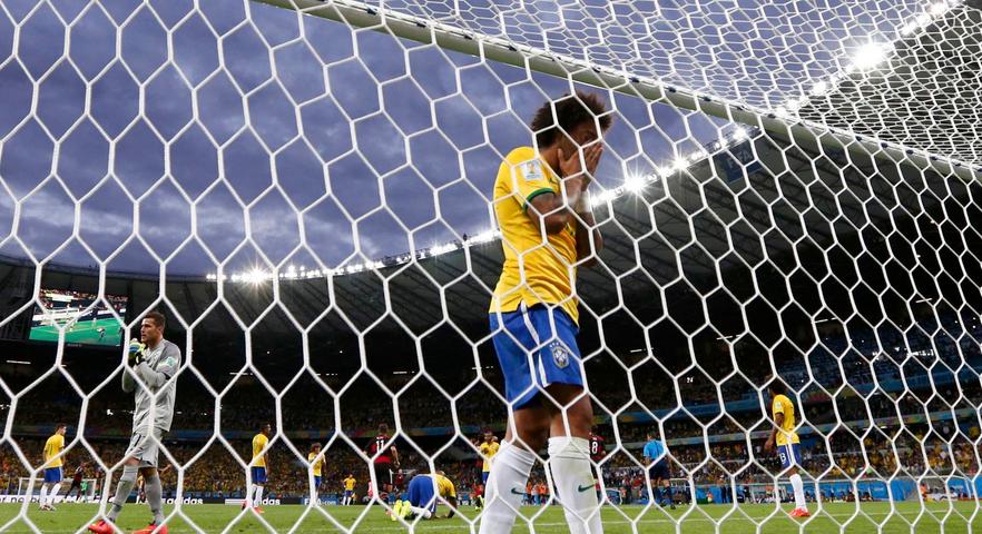 Super Expres (Polen): Das WM-Halbfinale Brasilien - Deutschland schreibt sich mit Sicherheit in die Geschichte ein. Die Mannschaft von Joachim Löw zertrümmerte die "Canarinhos" 1:7!