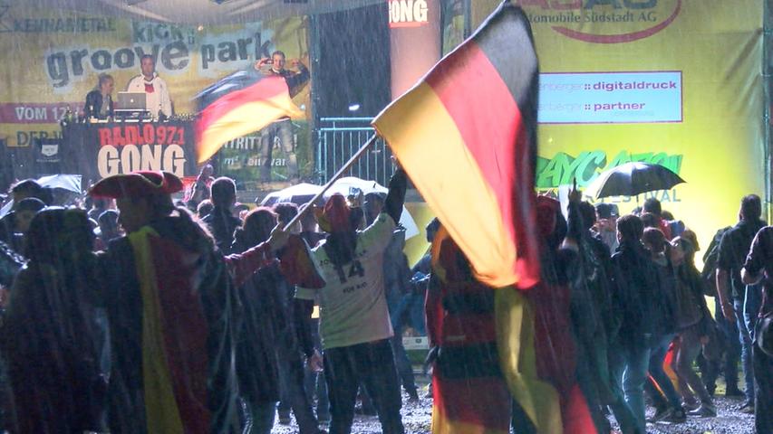 Freudentaumel im strömenden Regen: Die DFB-Elf steht im WM-Finale