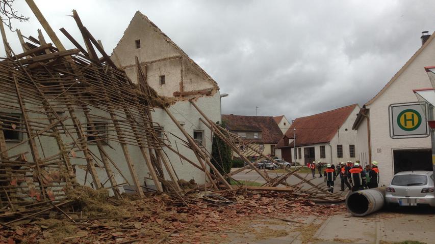 Scheunendach in Weimersheim eingestürzt