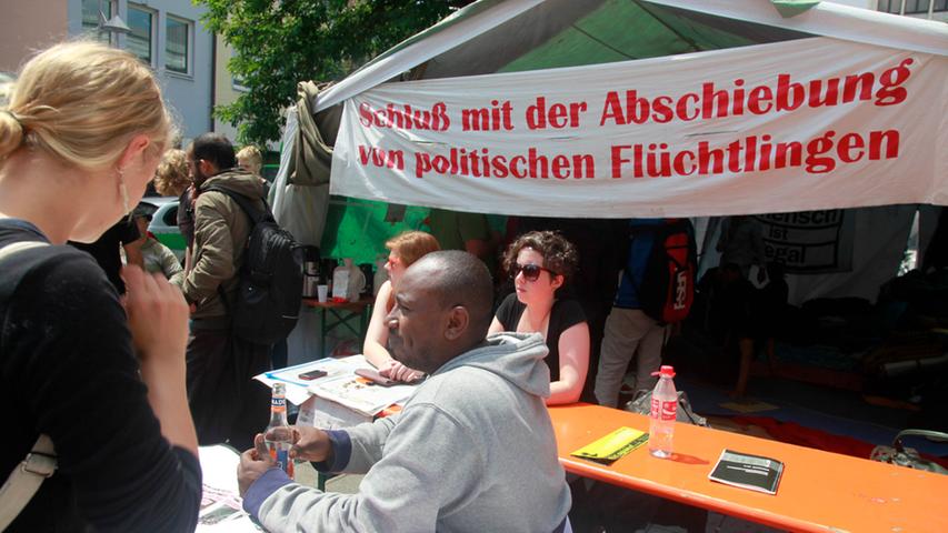 Nach fünf Tagen brachen die Asylbewerber den Hungerstreik ab, da sich die Stadt Nürnberg verhandlungsbereit zeigte.