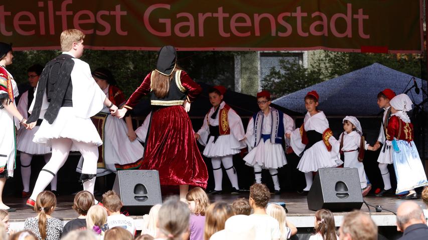 Gartenstadtfest: Tanzende Kinder und griechische Folklore