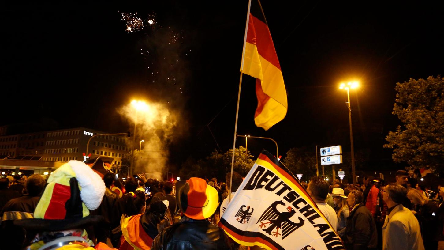 Riesenparty am Plärrer: Nicht immer blieb es jedoch bei gutgelaunter Feierstimmung. Riesenparty am Plärrer: Nicht immer blieb es jedoch bei gutgelaunter Feierstimmung.
