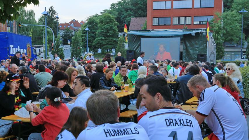 WM-Partys am Fürther Kirchenplatz und der Billinganlage