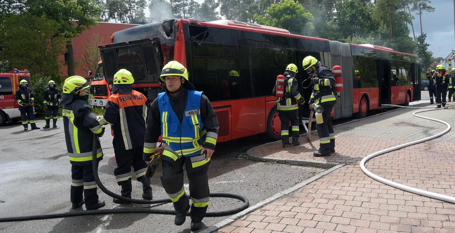 Roth: Schüler aus brennendem Bus evakuiert