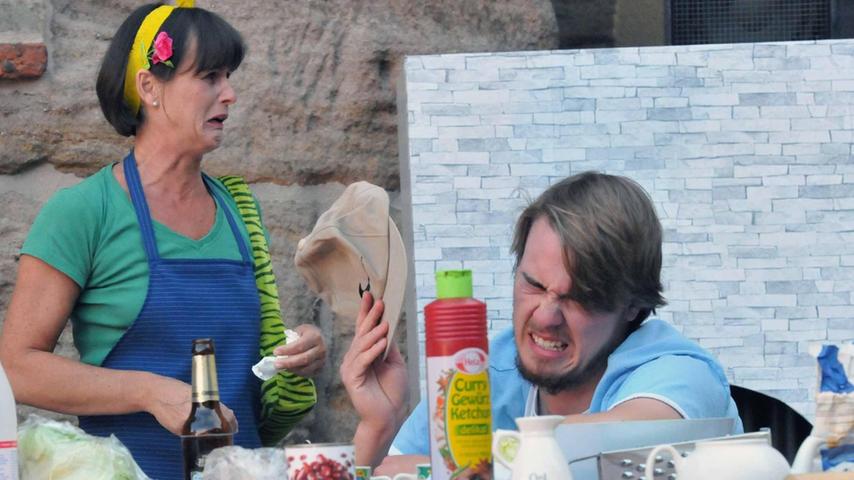TME spielt „Dirty Dishes“: Chaos, Humor und Sozialkritik im Gaswerk-Hof