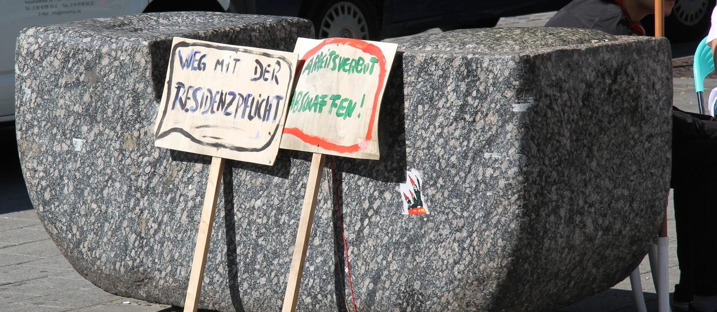 Die Flüchtlinge wollen mit einem Hungerstreik am Hallplatz auf ihre Situation aufmerksam machen. Die Flüchtlinge wollen mit einem Hungerstreik am Hallplatz auf ihre Situation aufmerksam machen.