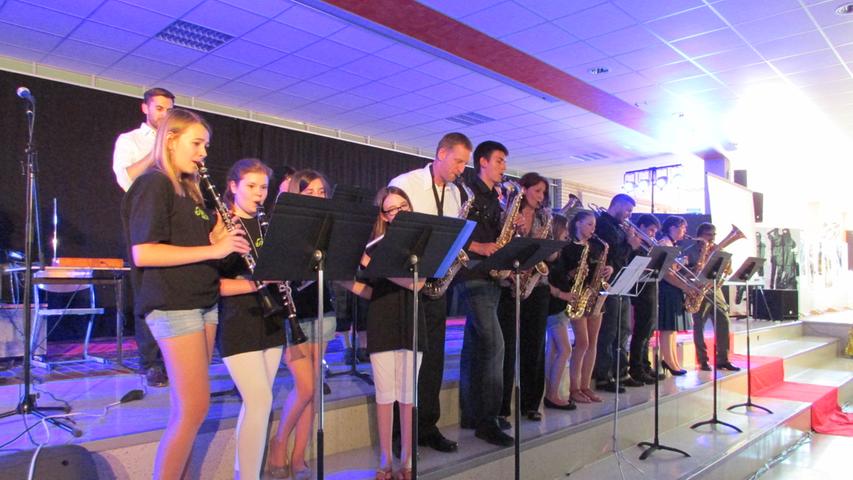 Abschlussfeier der Gräfenberger Realschule mit Musik und Tanz