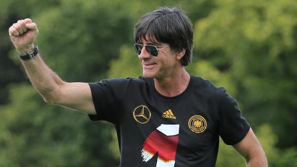 Der WM-Titel euphorisierte das ganze Land. Zum Empfang in Berlin kamen Tausende, um Joachim Löw und sein Team zu sehen.