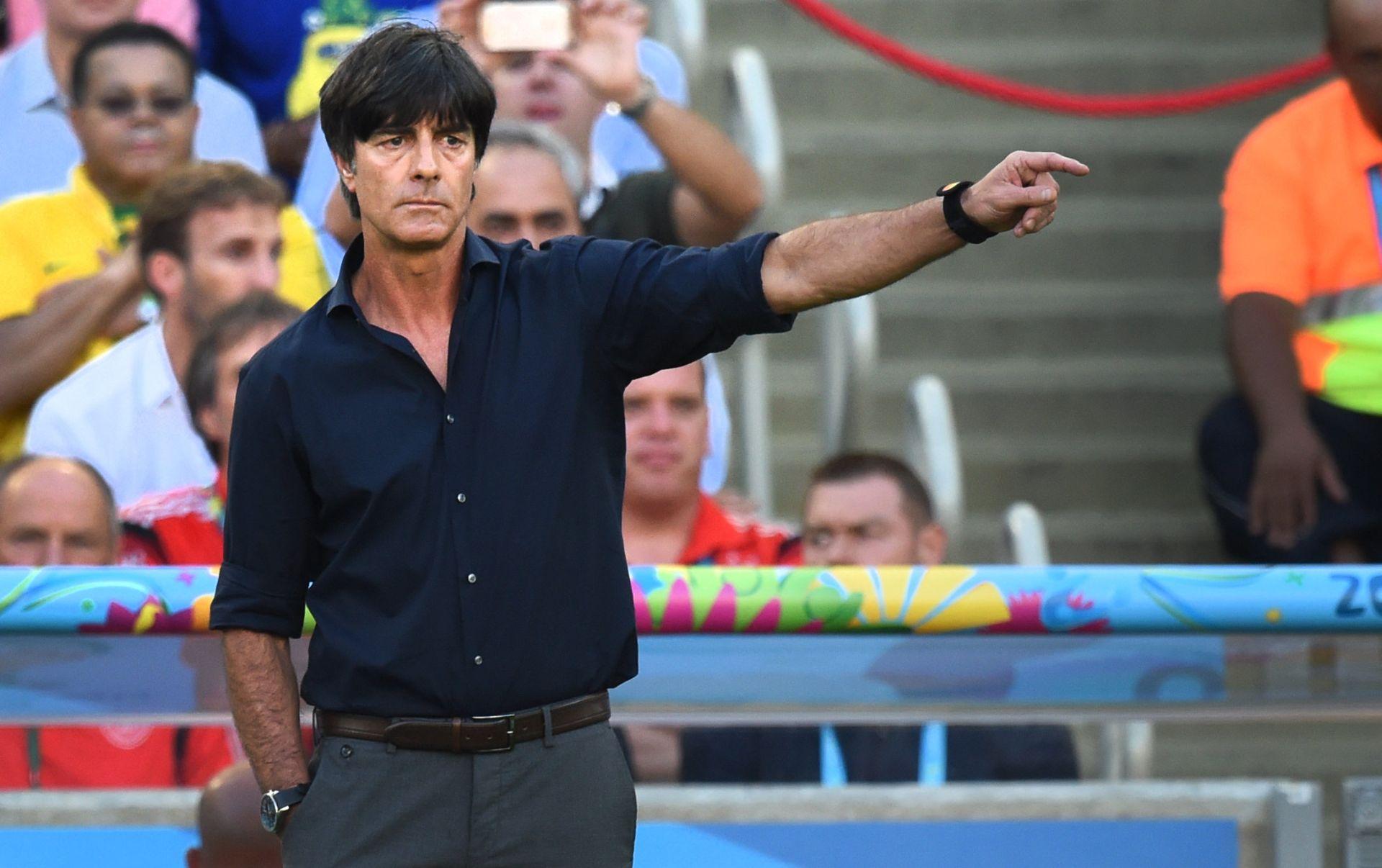 Am 12. Juli 2006 wurde Joachim Löw in Frankfurt am Main als zehnter Bundestrainer vorgestellt. Er übernahm für Jürgen Klinsmann, der sich nach der WM 2006 ausgebrannt fühlte und zu seiner Familie nach Kalifornien zurückkehren wollte.