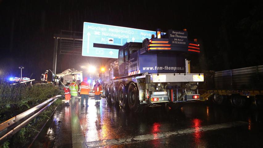 Lkw-Unfall auf A9: Eisenstangen in Gegenverkehr geschleudert