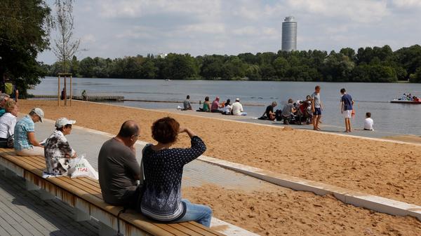 Fehlende Toiletten sorgten zwischendurch für Trubel. Besonders, als 2017 der eigentlich für die Gastronomie am Stadtstrand vorgesehene Betreiber absprang. Als Übergangslösung mussten einige Dixie-Klos in Reih‘ und Glied stehen.