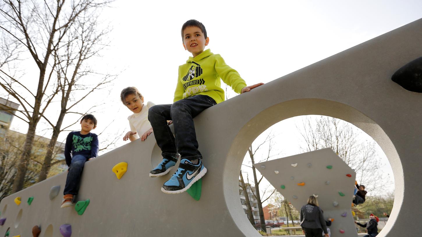 Kinder lernen auch auf dem Spielplatz