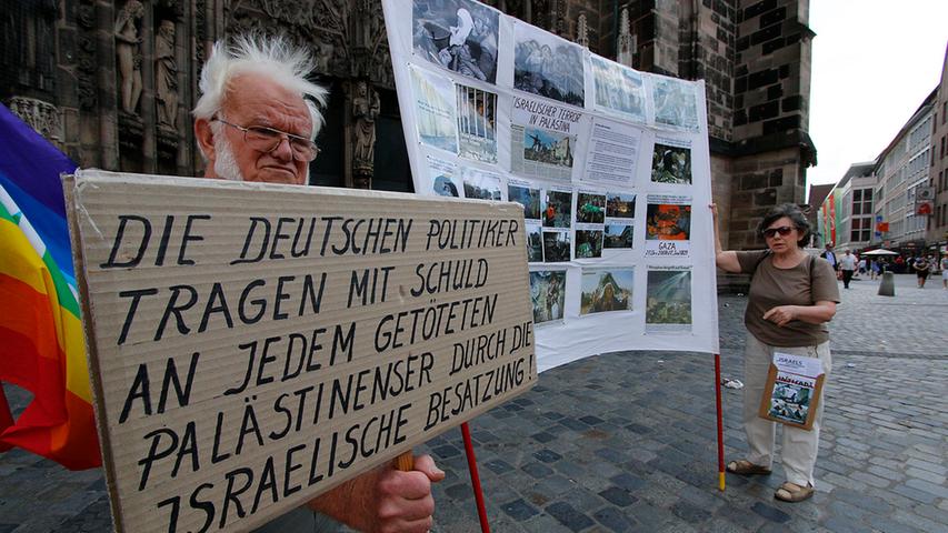 Einige Demonstranten sehen auch die deutsche Bundesregierung mitverantwortlich für die Ereignisse im Gazastreifen.