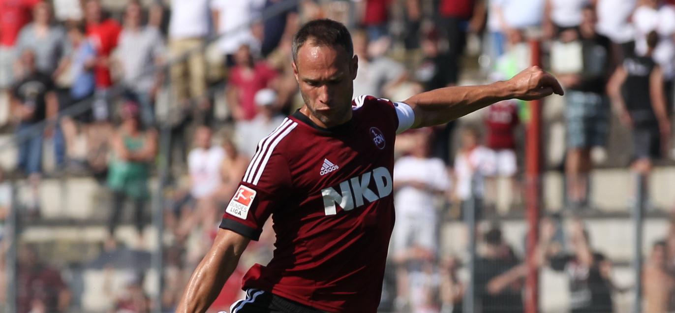 Will als erfahrener Spieler der jungen Mannschaft des 1. FC Nürnberg Sicherheit verleihen: Jan Polak.