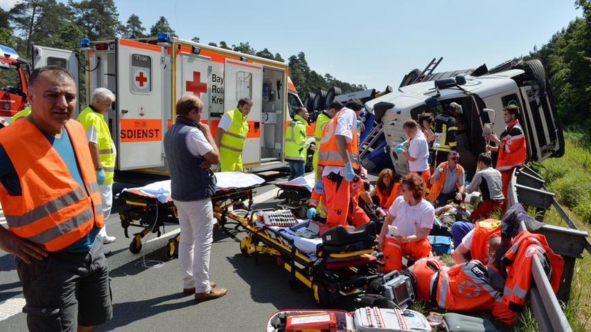 Einem Zufall ist es zu verdanken, dass direkt hinter dem Unfall zwei italienischen Krankenwagen unterwegs waren.
