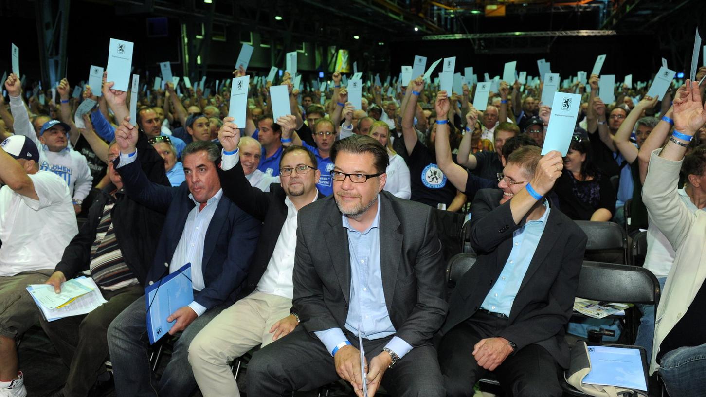 Zu früh gefreut: Die Wahl Gerhard Mayrhofers (Mitte) zum Löwen-Präsident kam nicht rechtmäßig zustande.