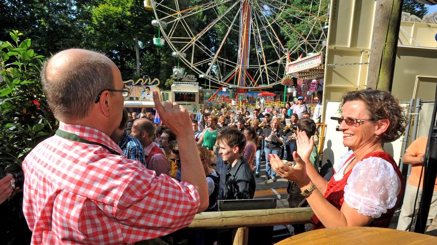 Bieranstich im Kellerwald: OB Stumpf eröffnet das Annafest 