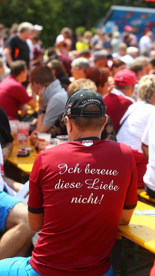 Auch nach dem Umbruch beim 1. FC Nürnberg ist das Credo der Fans das gleiche geblieben: "Ich bereue diese Liebe nicht" ist der Treueschwur, der weiterhin das Clubfan-Dasein bestimmt.