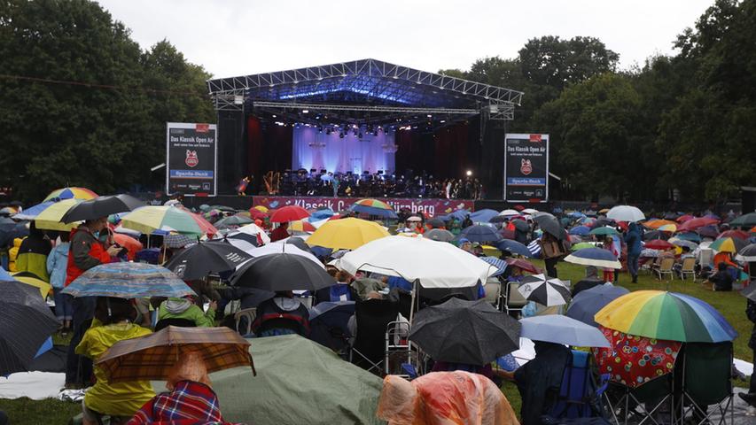 Das Konzert "Russische Träume" der Staatsphilharmonie Nürnberg fiel glücklicherweise trotz Wolkenbruch nicht ins Wasser.