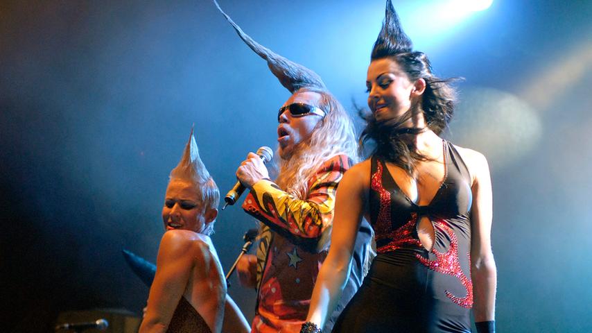 Im Jahr 2008 hatten die "Leningrad Cowboys" bei ihrem Auftritt auf dem Hauptmarkt mit Abstand die steilsten Frisuren. Die Finnen spielen nicht nur Rock'n'Roll, Folk, Latin und Pop, sondern auch schräge Cover-Versionen.