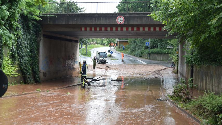 Oberasbacher Unterführung stand unter Wasser