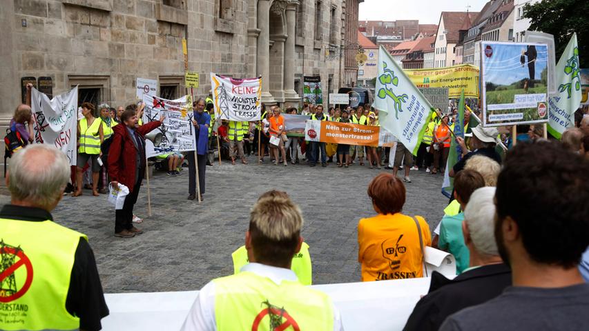 Sigmar Gabriel in Nürnberg: Demo gegen Stromtrasse und EEG-Reform