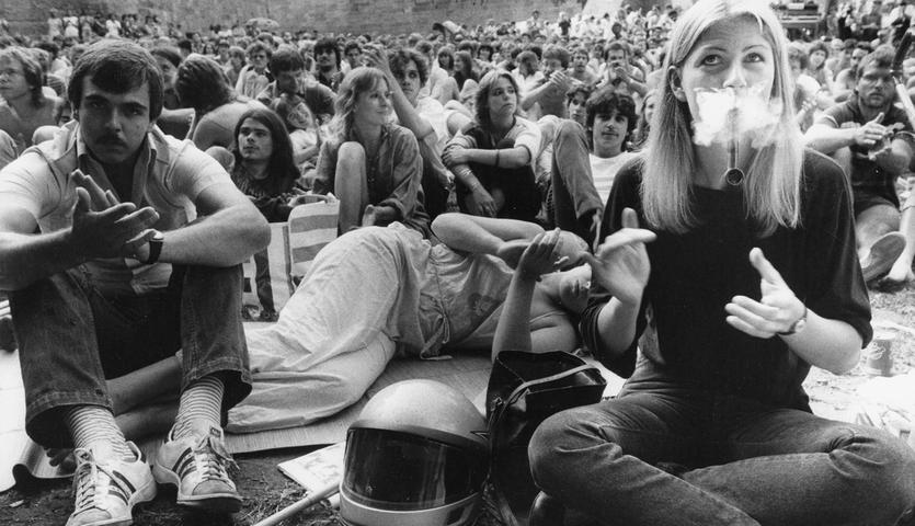 1984 pilgerten Tausende zum gemütlichen Zuhören in den Nürnberger Burggraben. Auf mitgebrachten Decken entspannten die Musikfans und rauchten die ein oder andere Pfeife.